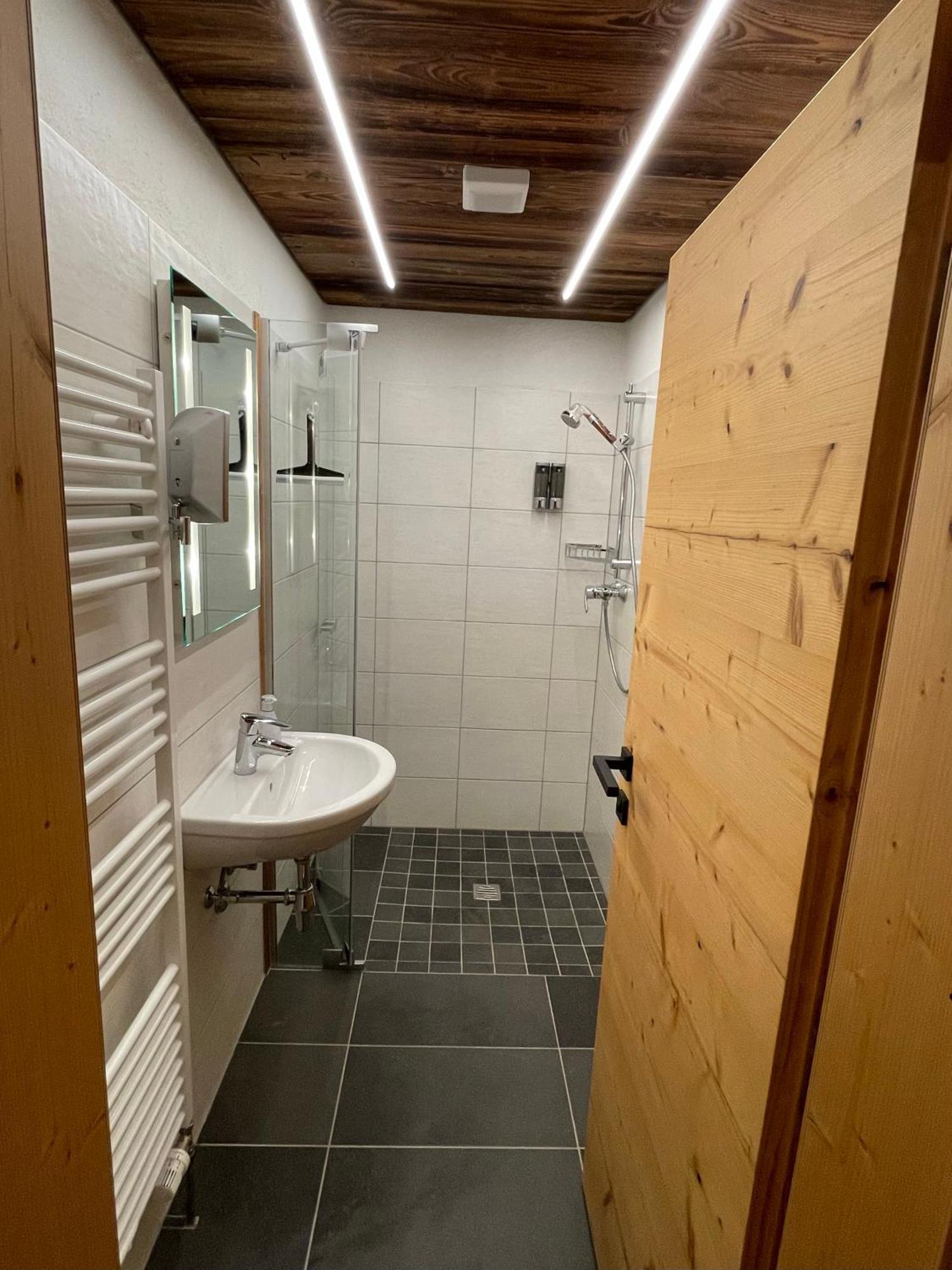 Pension Und Apartment Edelweiss Heiligenblut Esterno foto