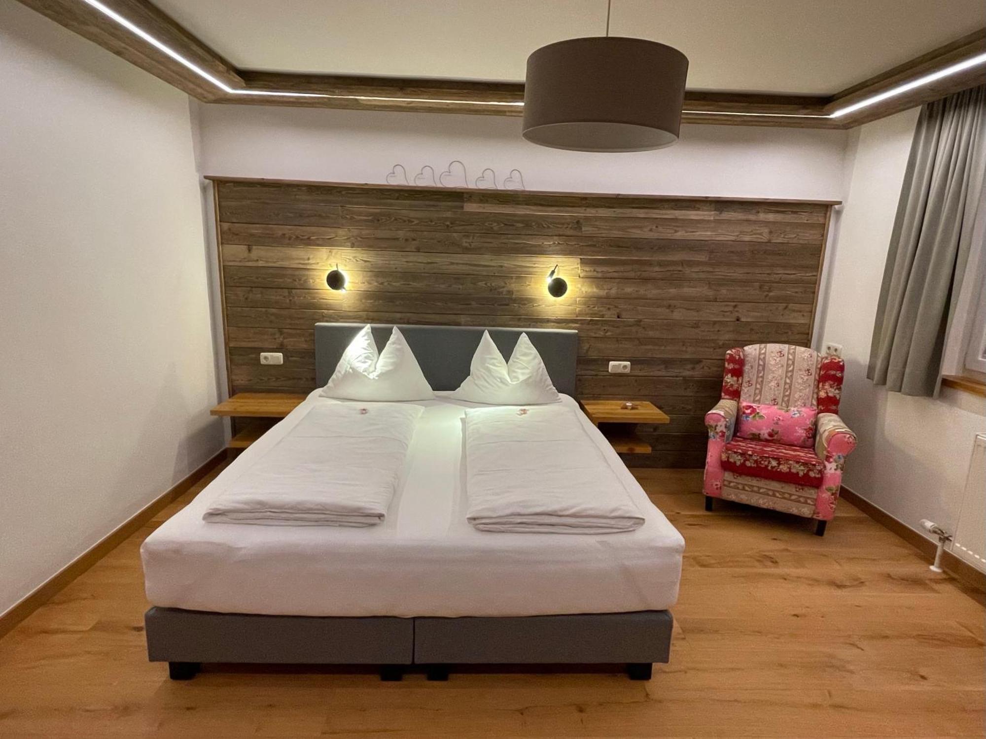 Pension Und Apartment Edelweiss Heiligenblut Esterno foto