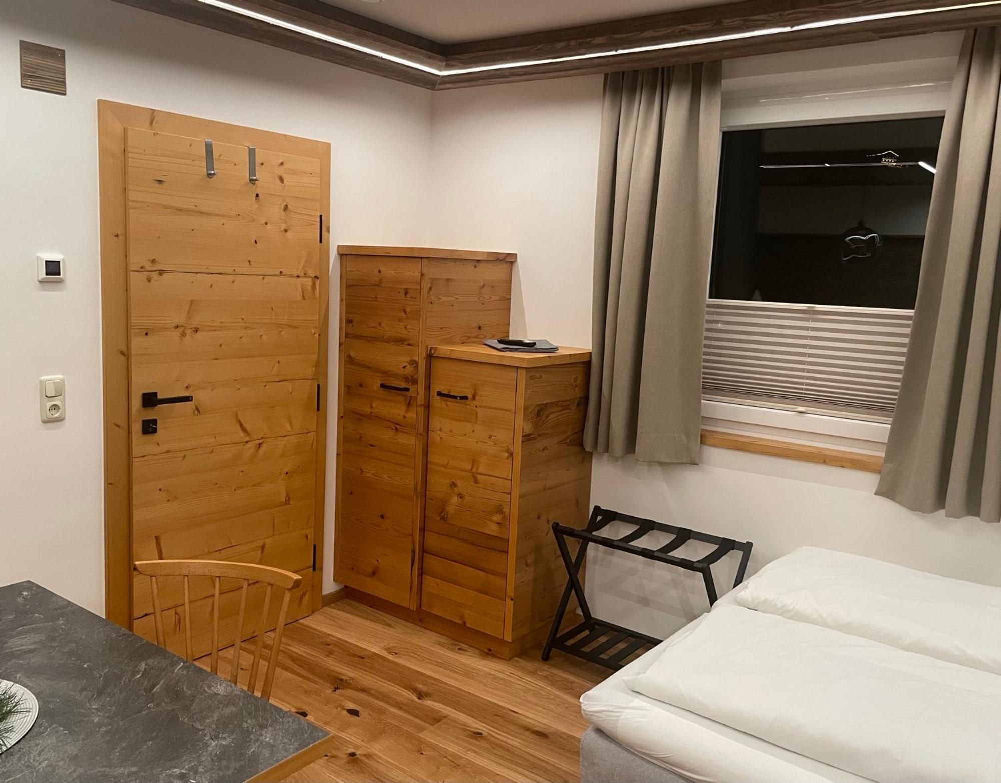 Pension Und Apartment Edelweiss Heiligenblut Esterno foto