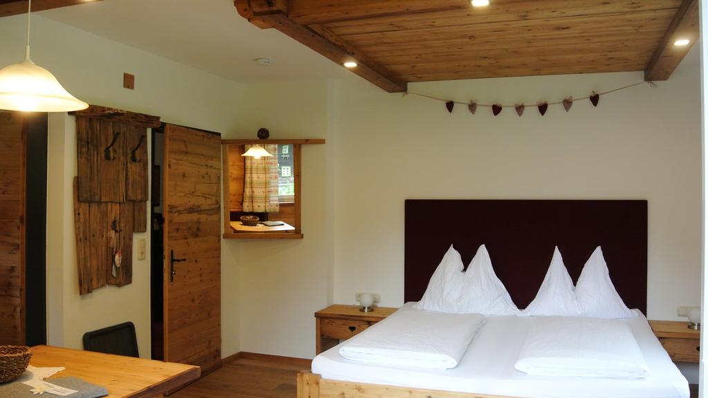 Pension Und Apartment Edelweiss Heiligenblut Esterno foto